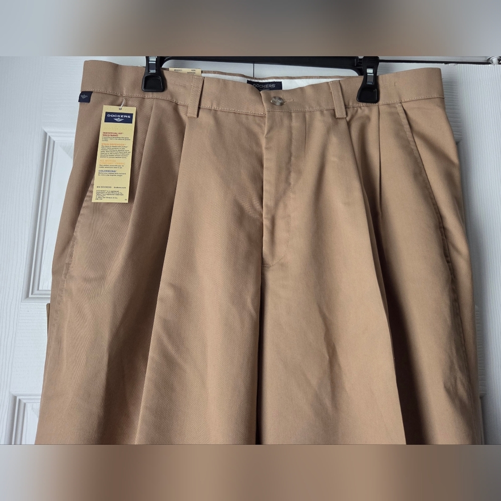 NWT Dockers 36x29 Men's Pleated Relax Fit Khaki Pants - Picture 3 of 10